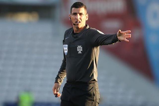 Os árbitros para os jogos de Benfica e Sporting