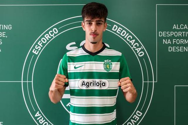 Francisco Machado assina contrato profissional