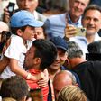 Filho de Djokovic sabe apanhar bolas (vídeo)