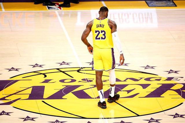 LeBron James volta ao n.º 23