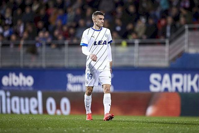 Alavés aciona opção de compra por central ex-Chaves