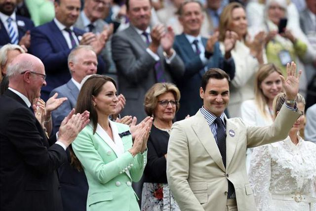 Realeza presta tributo ao 'rei' Federer