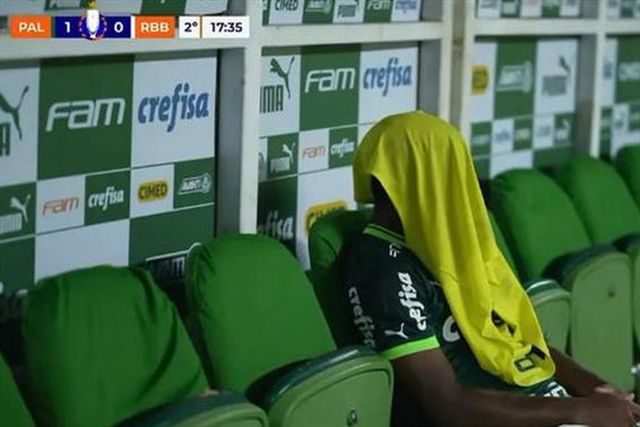 Endrick chorou e Abel explica: «Pressão tremenda»