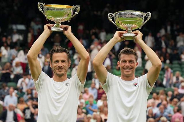 Líderes mundiais de pares ganham em Wimbledon