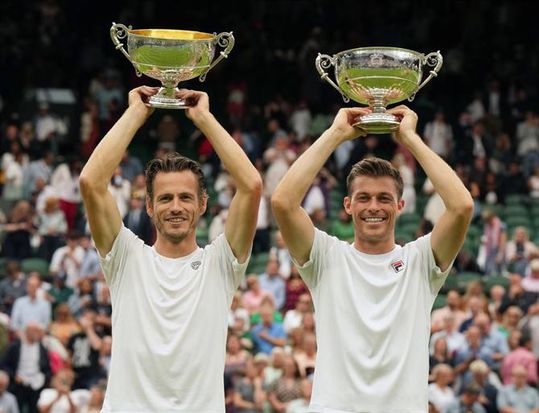 Líderes mundiais de pares ganham em Wimbledon