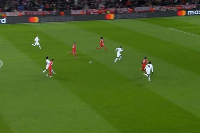 Cancelo assistiu Gnabry para o segundo golo do Bayern (vídeo)