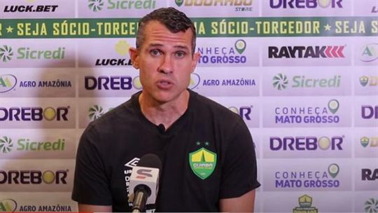 Adjunto de António Oliveira pede desculpa por derrota