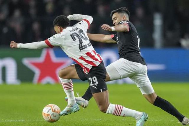 Sevilha segue em frente, apesar da vitória do PSV (com golo de Fábio Silva)