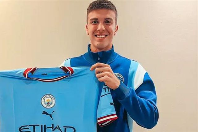 Ex-alvo do Benfica elogiado por Pep Guardiola