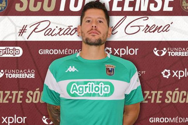 Oficial: Carlos Henrique também continua no Oeste