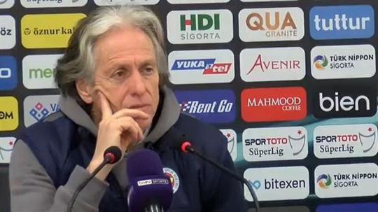 Após vitória, Jorge Jesus atira: «Campeonato não tem verdade desportiva»