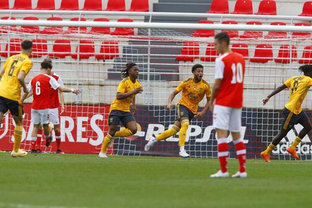 Benfica vence SC Braga em jogo louco, mas Famalicão não desarma