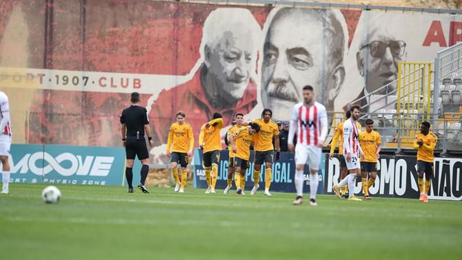 Liga 2 Benfica B Com Um 'reforço' Empata Em Matosinhos E Soma Terceiro ...