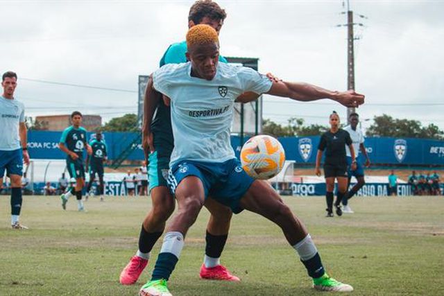 Amora e 1.º de Dezembro empatam em jogo-treino