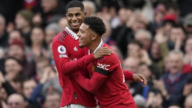 Dois golos em quatro minutos e Manchester United chega ao 3-0 (vídeos)