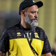 Nuno Espírito Santo vence Pedro Emanuel e é líder à condição