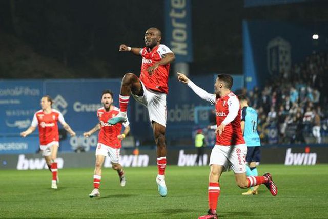 Guerreiros goleiam em Vizela e continuam a dois pontos do FC Porto (veja o resumo)