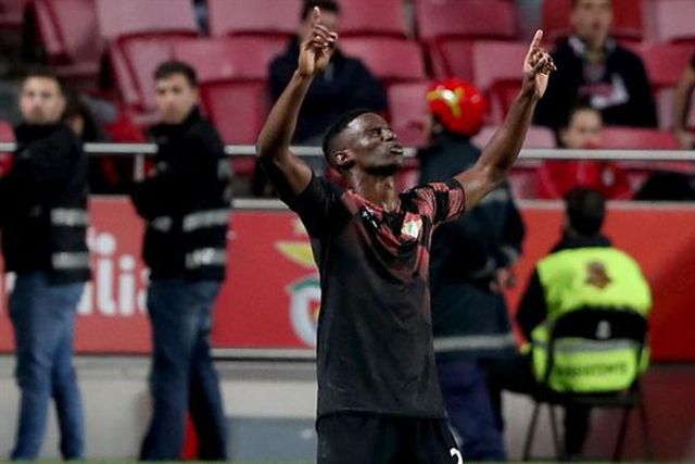 Fábio Abreu a caminho do Beijing Guoan