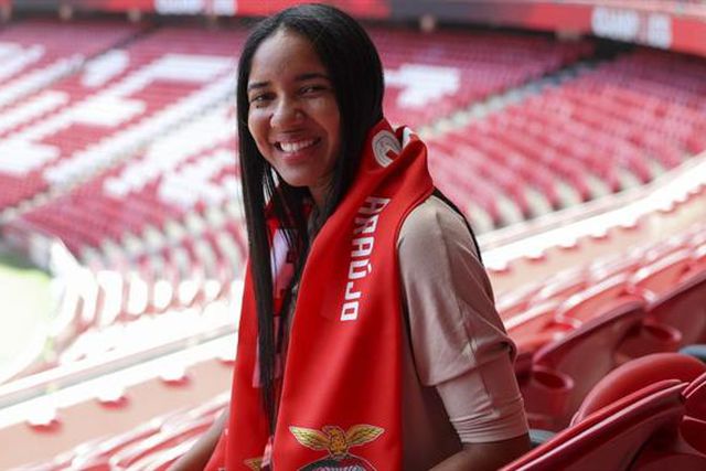 Oficial: Médio brasileira é a terceira jogadora a trocar o Famalicão pelo Benfica