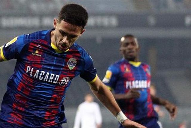 «11 contra 11 já é difícil…»