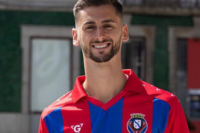 Oficial: Passou na formação do FC Porto, jogou no Celta de Vigo B e ruma a Felgueiras