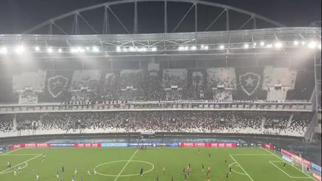 Luís Castro vaiado por adeptos do Botafogo antes do jogo da Taça Libertadores com o Magallanes