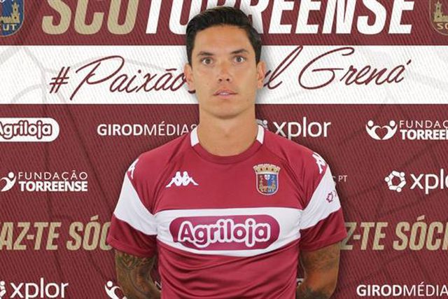 Oficial: Renato Santos continua no Oeste