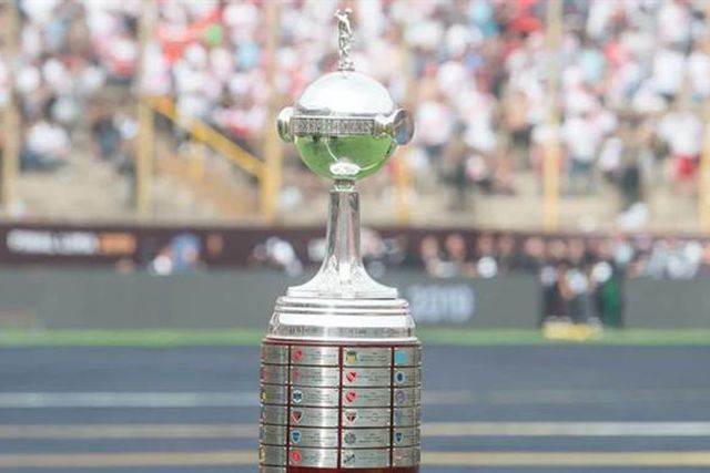 Uma tentativa de assalto em direto antes da final da Taça Libertadores (vídeo)