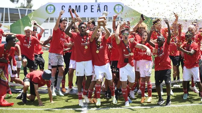 FC Porto impõe única derrota ao campeão Benfica