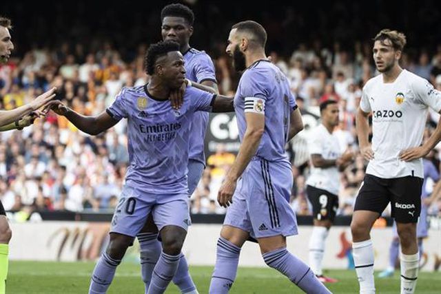 «Insultam-me por ser um jogador importante e negro»