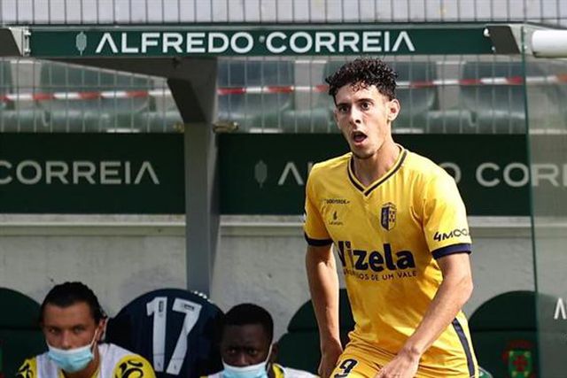 Nuno Moreira regressa e marca ao Caldas