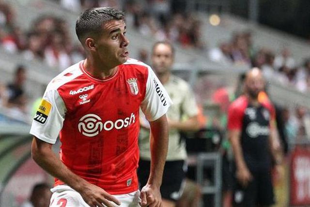 Víctor Gómez joga para novo contrato