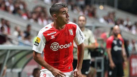 Víctor Gómez joga para novo contrato