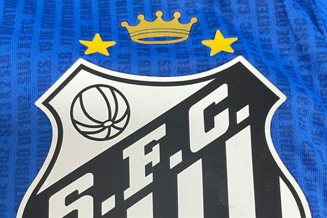 Aí está o novo emblema do Santos com homenagem a Pelé