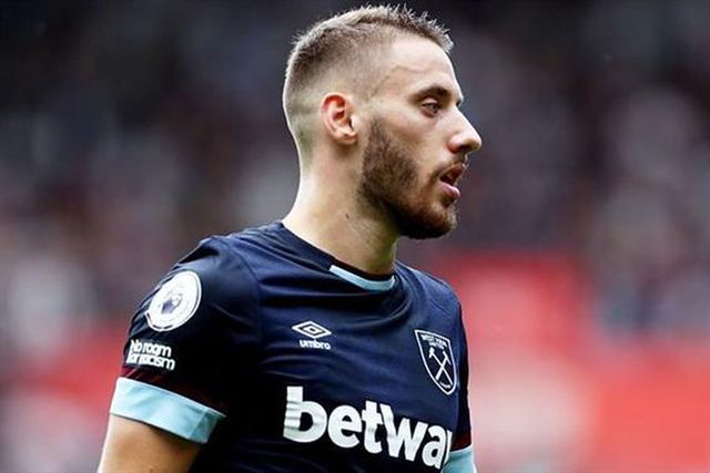 Dois médios oficializados