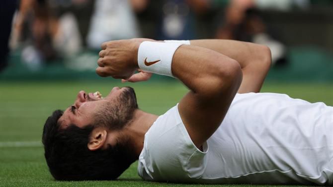 O momento em que Alcaraz vence Wimbledon! (vídeo)