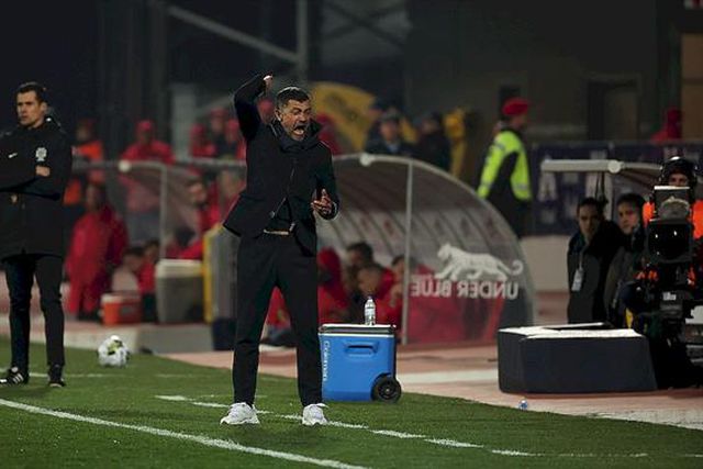 «Quando não se pode tocar violino, toca-se bombo»