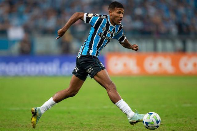 Oficial: Thomas Luciano é reforço