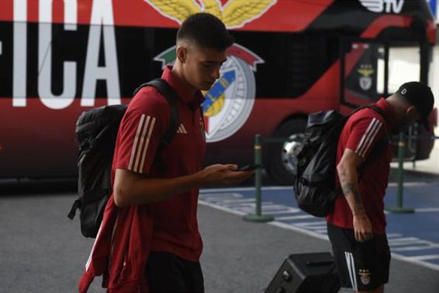 Treino no ginásio no primeiro dia de estágio