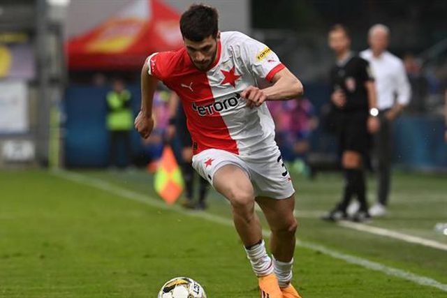 «Jurásek pode ter  o mesmo sucesso que Bah no Benfica»