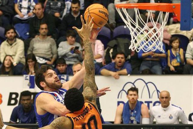 Taça Europa: FC Porto perdeu-se nos últimos três minutos, mas ambição mantém-se viva