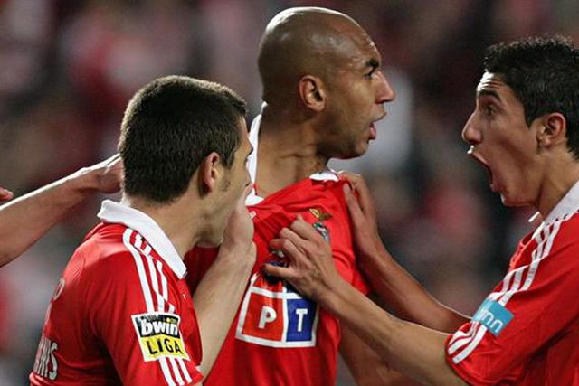 «Di María voou depois de um encosto do Luisão e lesionou-se no braço»