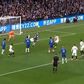 Arrepiante: Azpilicueta é atingido na cara e cai inanimado no relvado (vídeo)