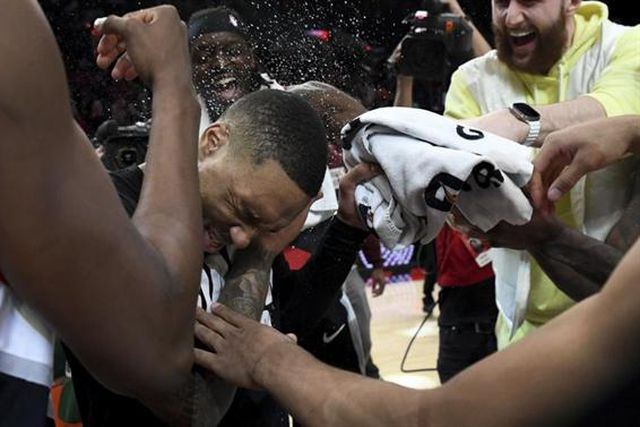 Damian Lillard faz história; Lakers com recuperação histórica (vídeo)