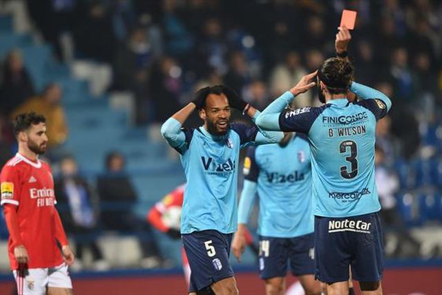 O lance que valeu a expulsão a Anderson após travar Musa (vídeo)