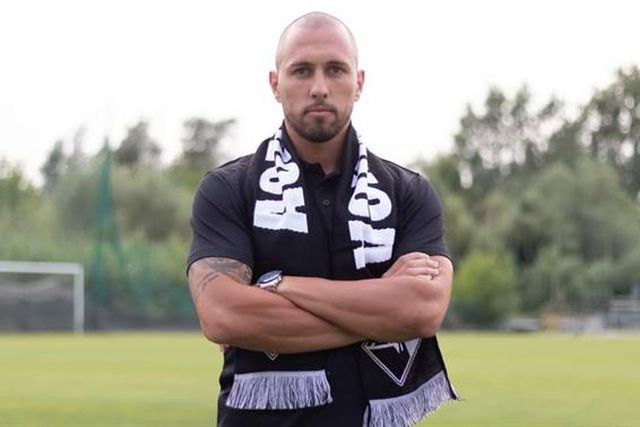 Oficial: Francisco Ferreira já veste de 'negro'