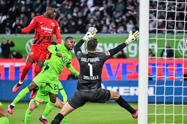 Buta assiste mas Eintracht falha aproximação à Champions (vídeo)