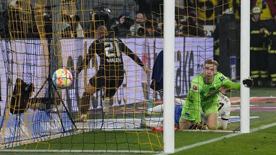 Dortmund goleia e salta para o segundo lugar