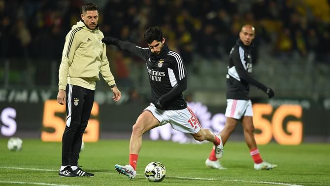 Gonçalo Guedes operado ao joelho