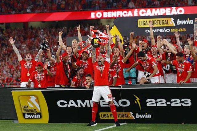 Vermelhão! - Os números da época no futebol e modalidades de pavilhão